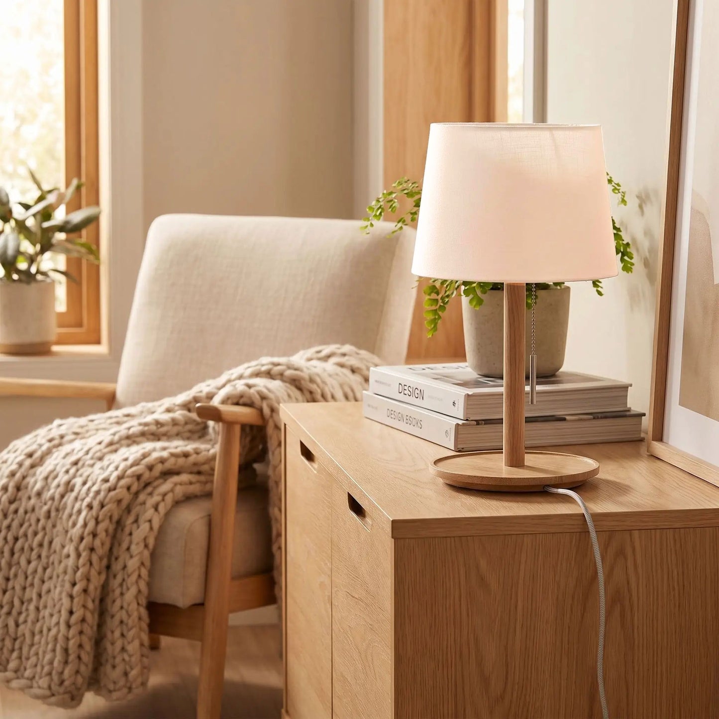lampe de table en bois sejour avec fauteuil pull switch nordique