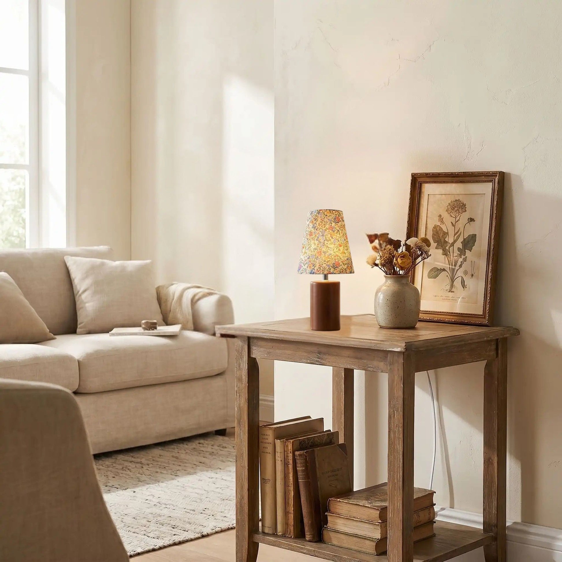 lampe de table en bois sejour avec fleur motifs fleuris colores