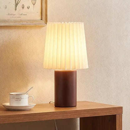 lampe de table en bois sejour avec tableau vue rapproche naturelle vintage
