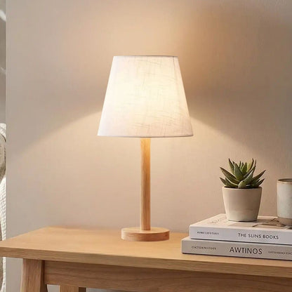 lampe de table en bois sejour contemporain vue rapproche elegance naturelle