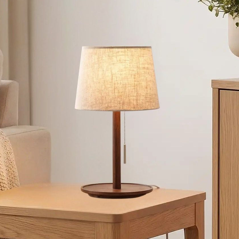 lampe de table en bois sejour fauteuil vue rapproche pull switch scandinave