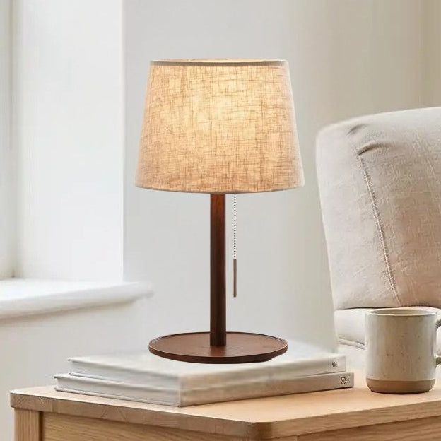 lampe de table en bois sejour fenetre vue rapproche pull switch scandinave