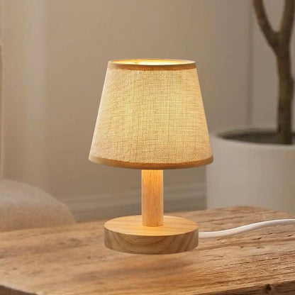 lampe de table en bois sejour vue rapproche petite organique scandinave