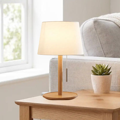 lampe de table en bois sejour vue rapproche pull switch nordique