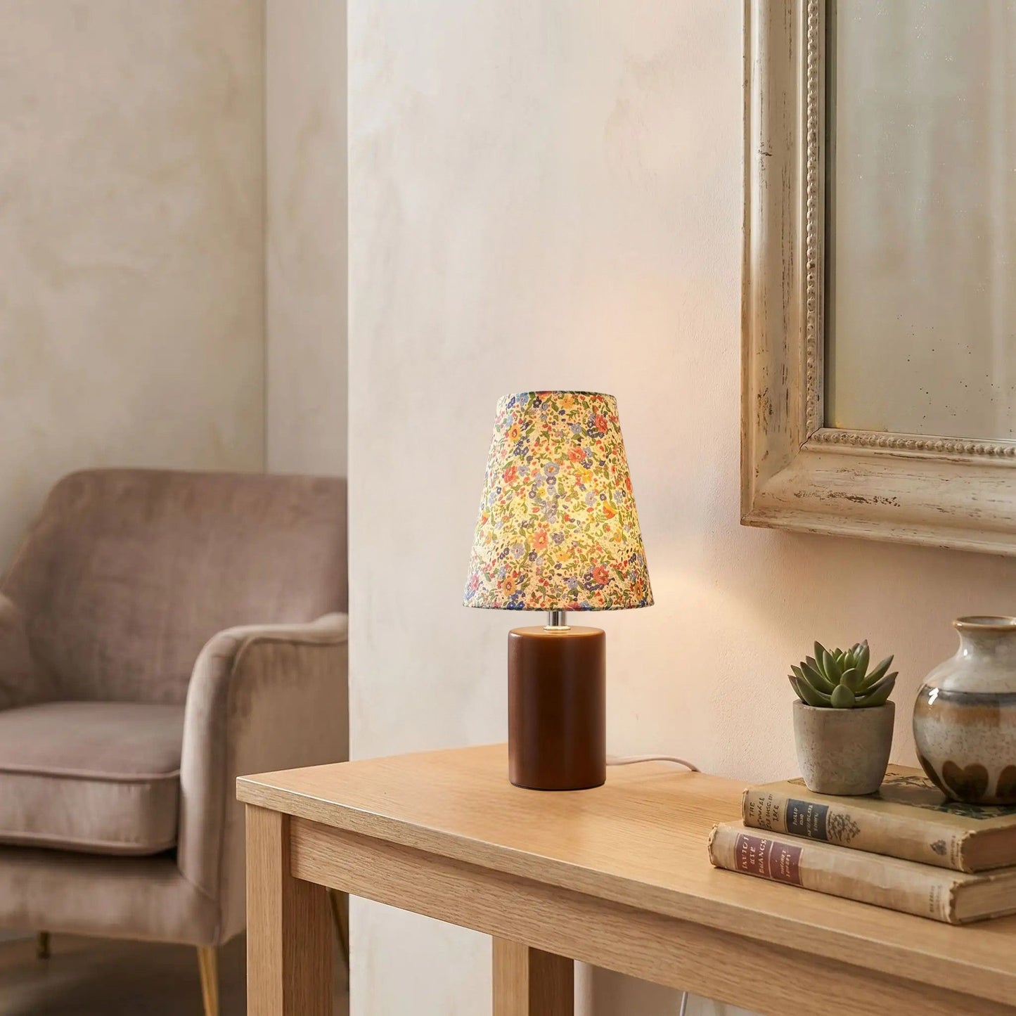 lampe de table en bois table sejour motifs fleuris colores