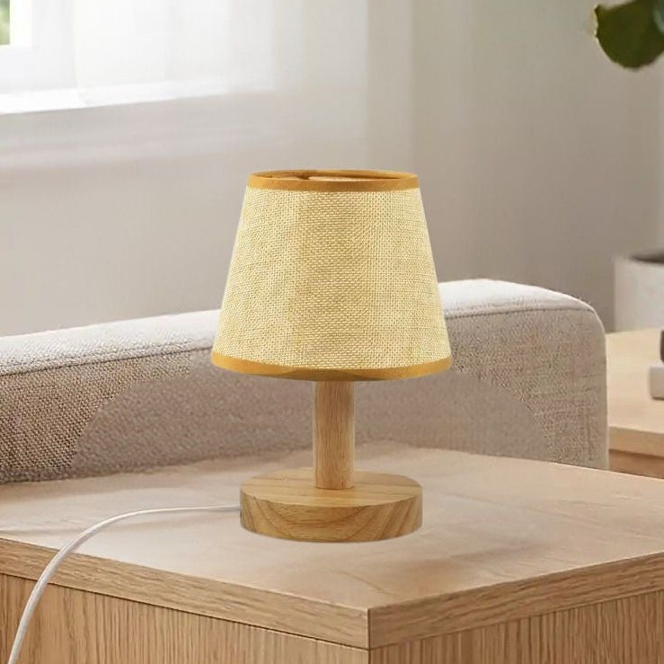 lampe de table en bois table sejour vue rapproche petite organique scandinave