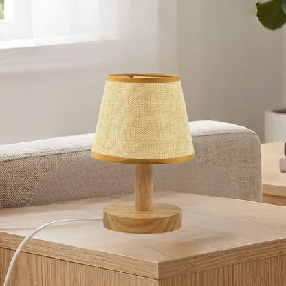 lampe de table en bois table sejour vue rapproche petite organique scandinave