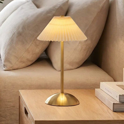 lampe de table rechargeable beige vu rapproche doree coloree