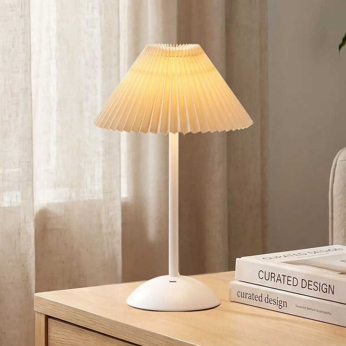 lampe de table rechargeable blanc abat-jour beige vue rapproche blanche coloree