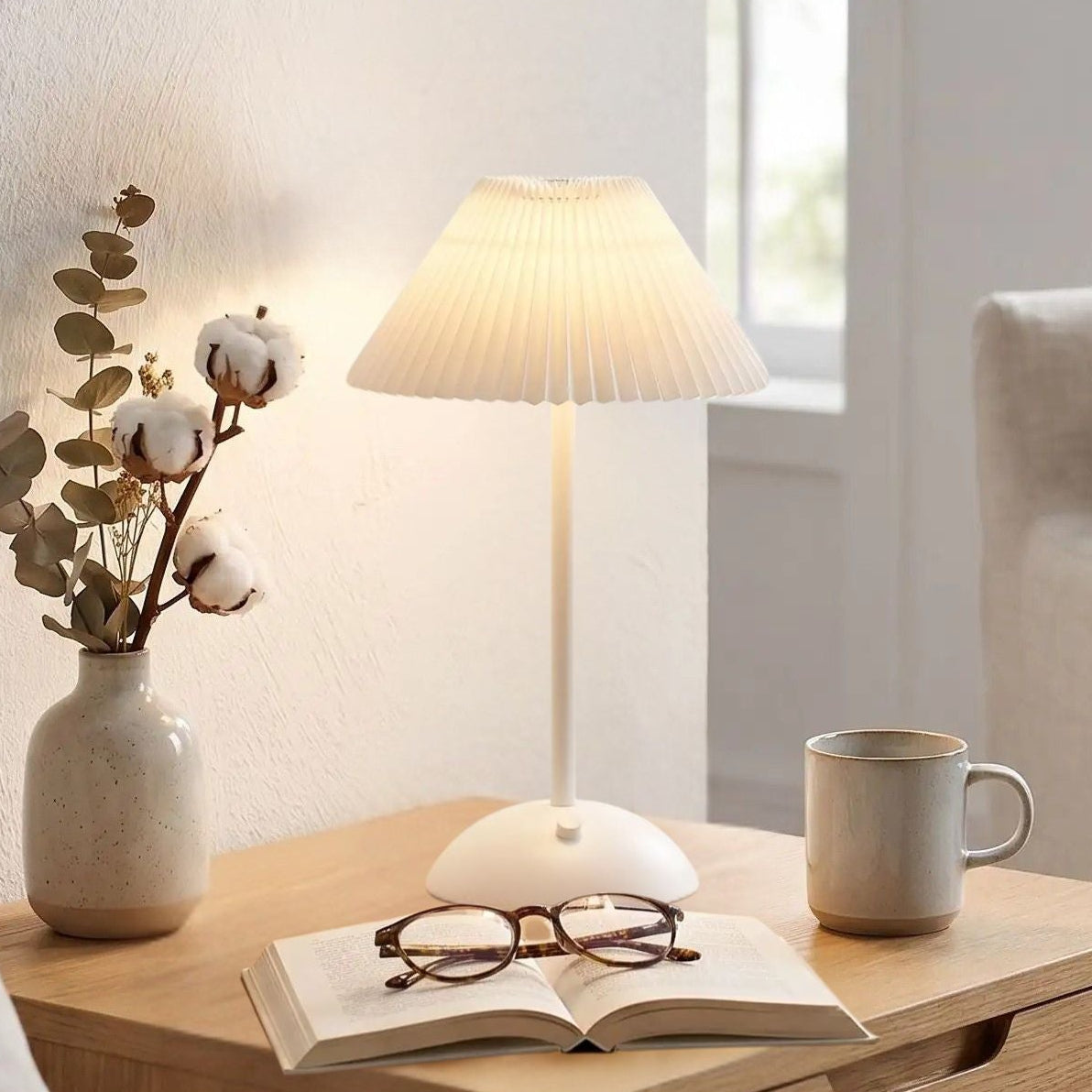 lampe de table rechargeable blanc abat-jour blanc vue rapproche blanche coloree