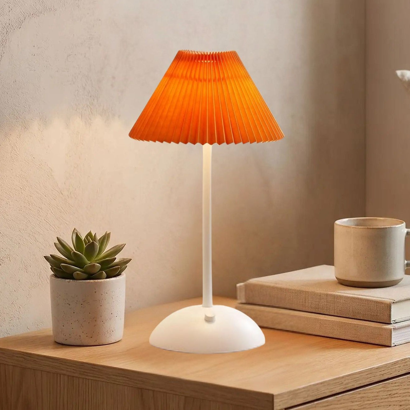lampe de table rechargeable blanc abat-jour orange vu rapproche blanche coloree