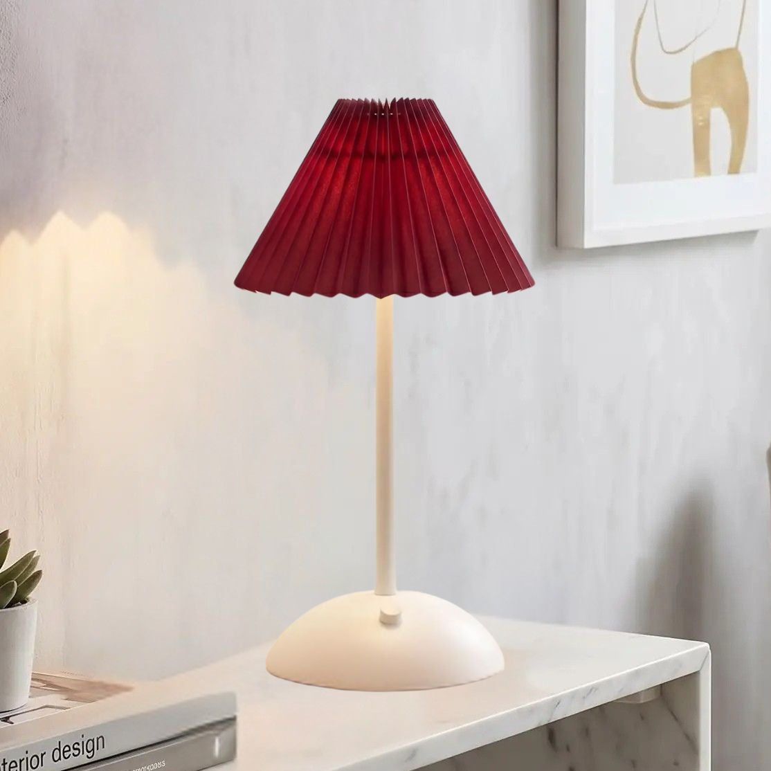 lampe de table rechargeable blanc abat-jour rouge bourgogne vu rapproche blanche coloree