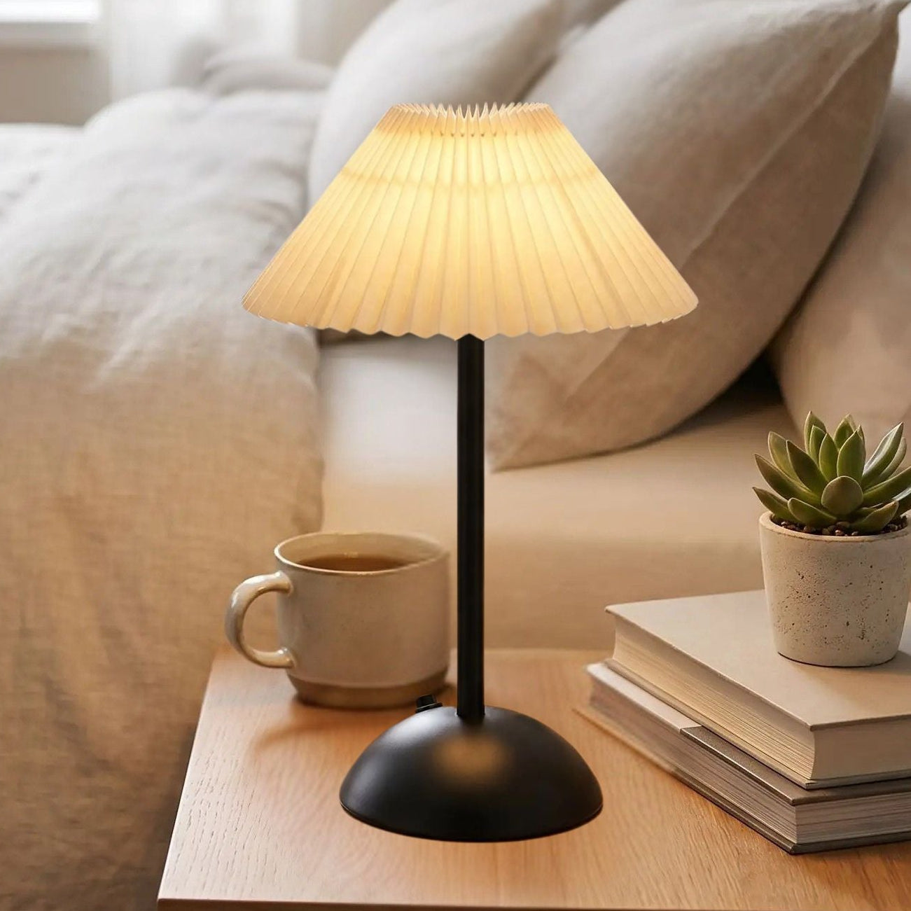 lampe de table rechargeable noir abat-jour beige vu rapproche noir coloree