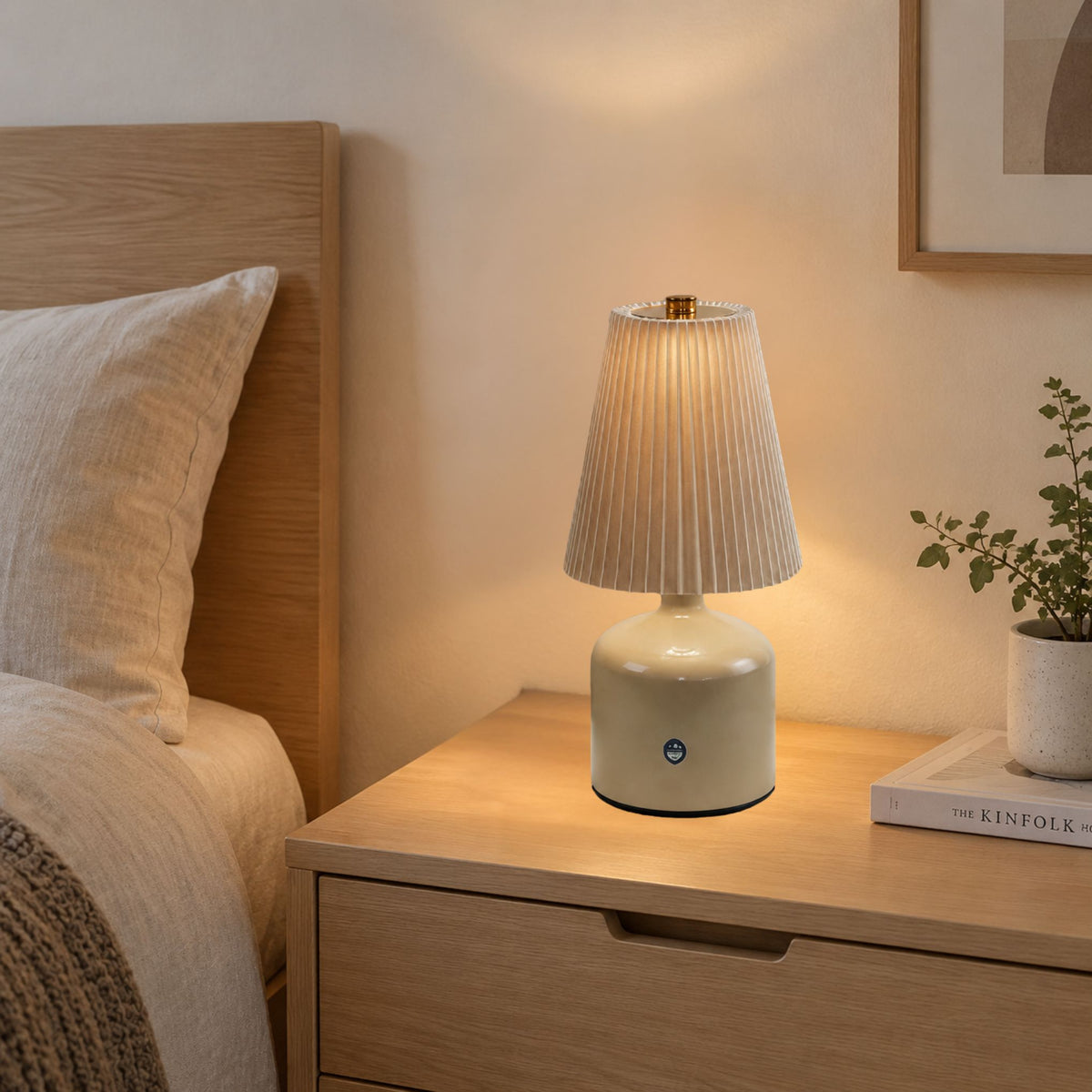 lampe de table sans fil beige sable cote lit petite stylee