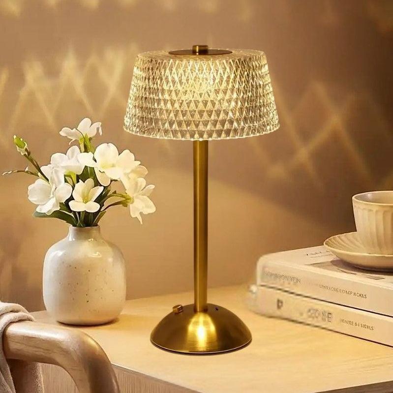 lampe de table sans fil chevet avec fauteuil vue rapproche lumiere diamant