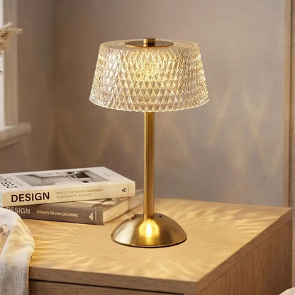 lampe de table sans fil chevet avec livre vue rapproche lumiere diamant