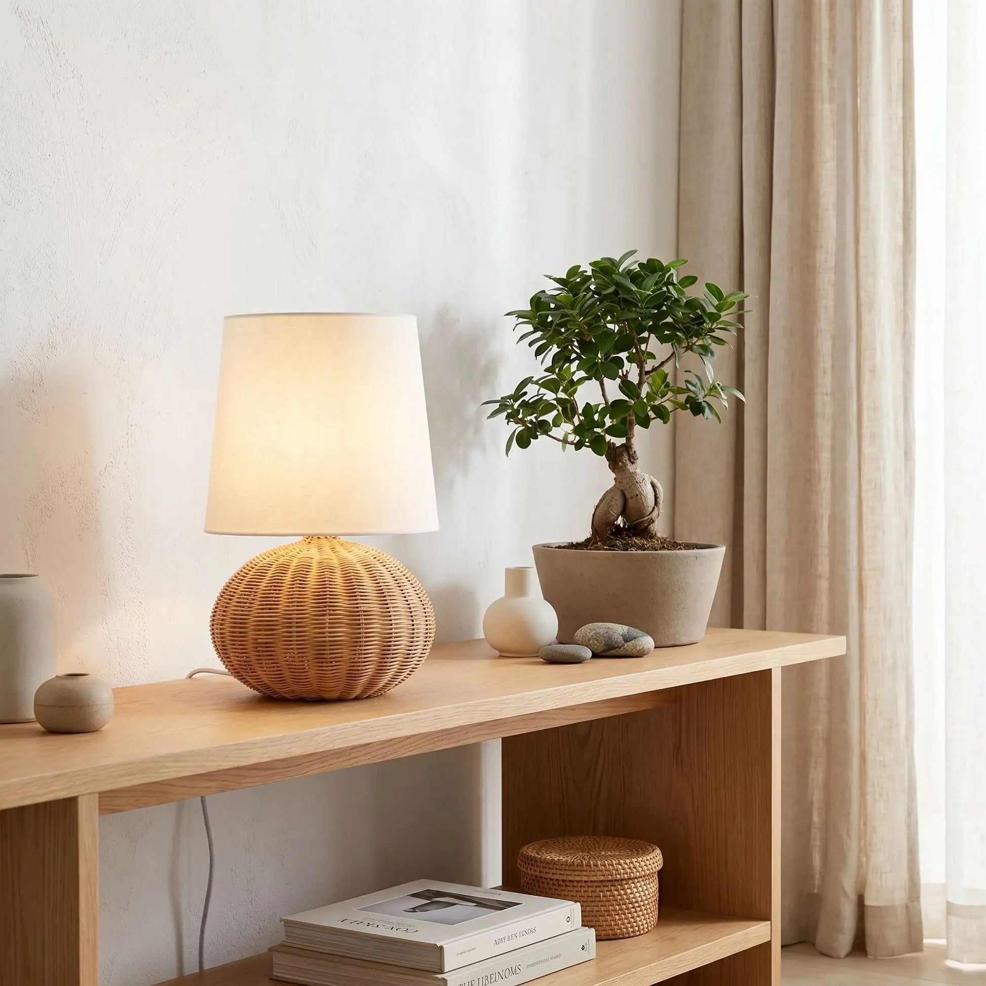 lampe de table sejour avec bonsai zen rotin