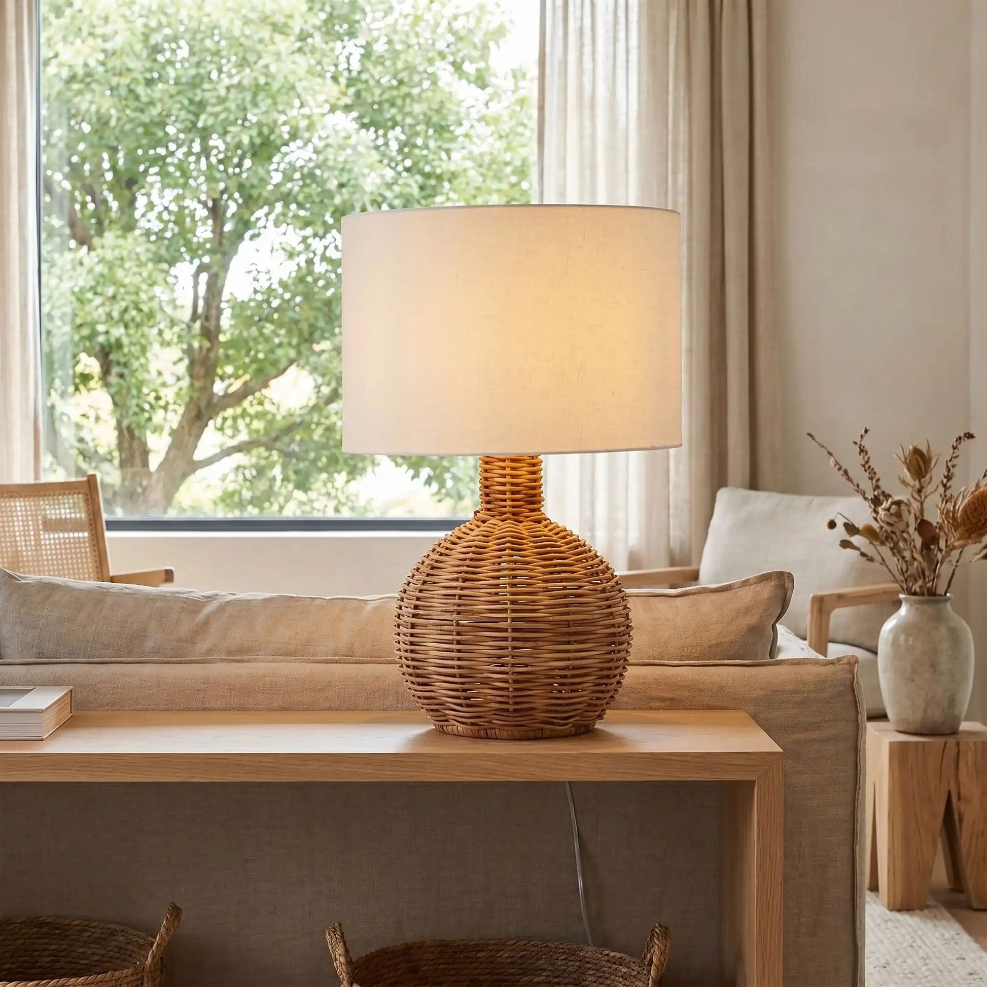 lampe de table sejour avec fenetre ronde artisanale