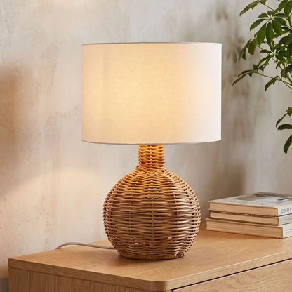 lampe de table sejour avec livre vu rapproche ronde artisanale