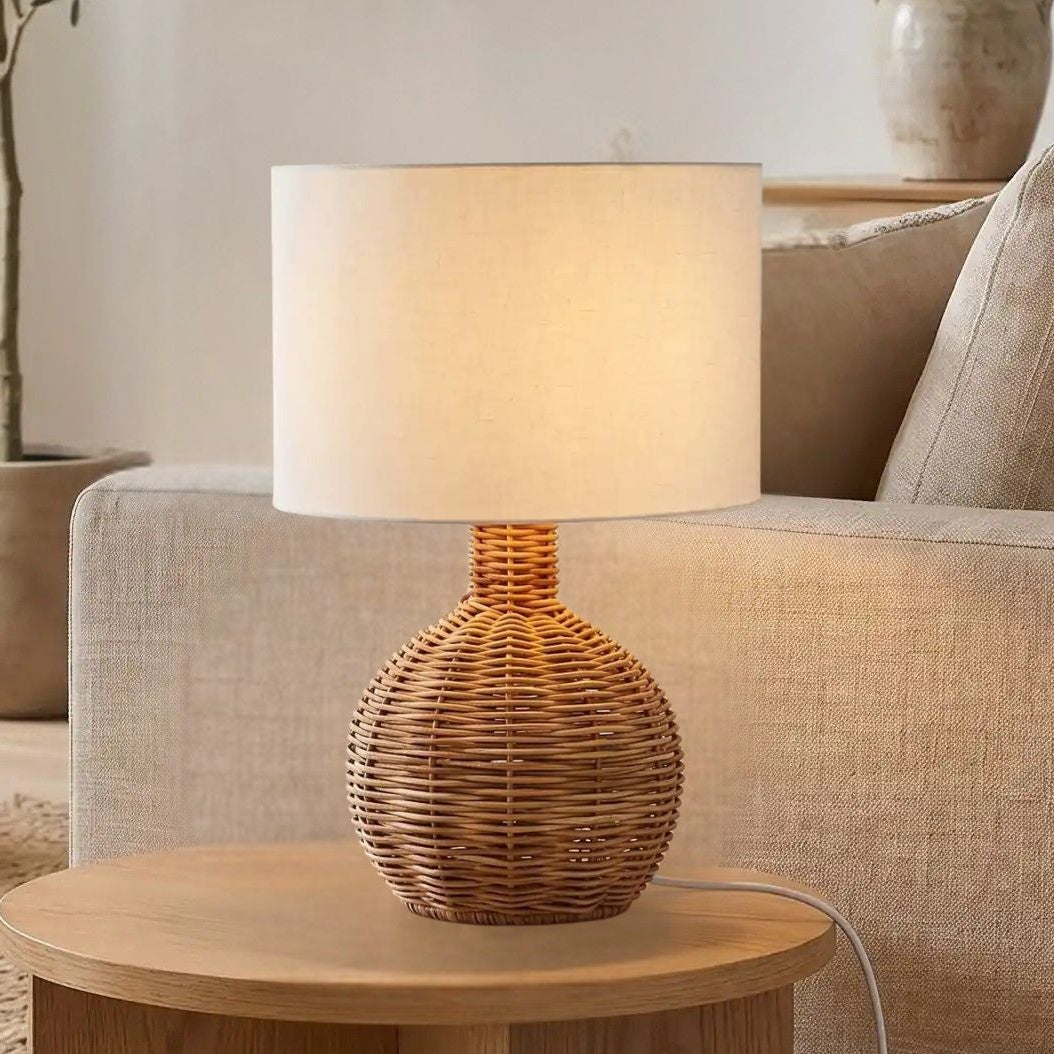 lampe de table sejour avec plante vu rapproche ronde artisanale