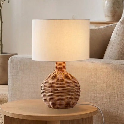 lampe de table sejour avec plante vu rapproche ronde artisanale