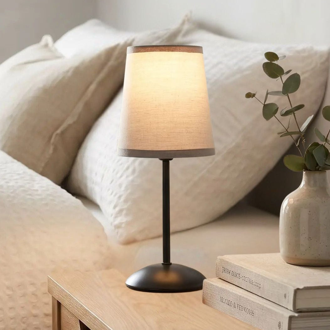 lampe table abat-jour gris bande fonce chevet vu rapproche intensite variable usb
