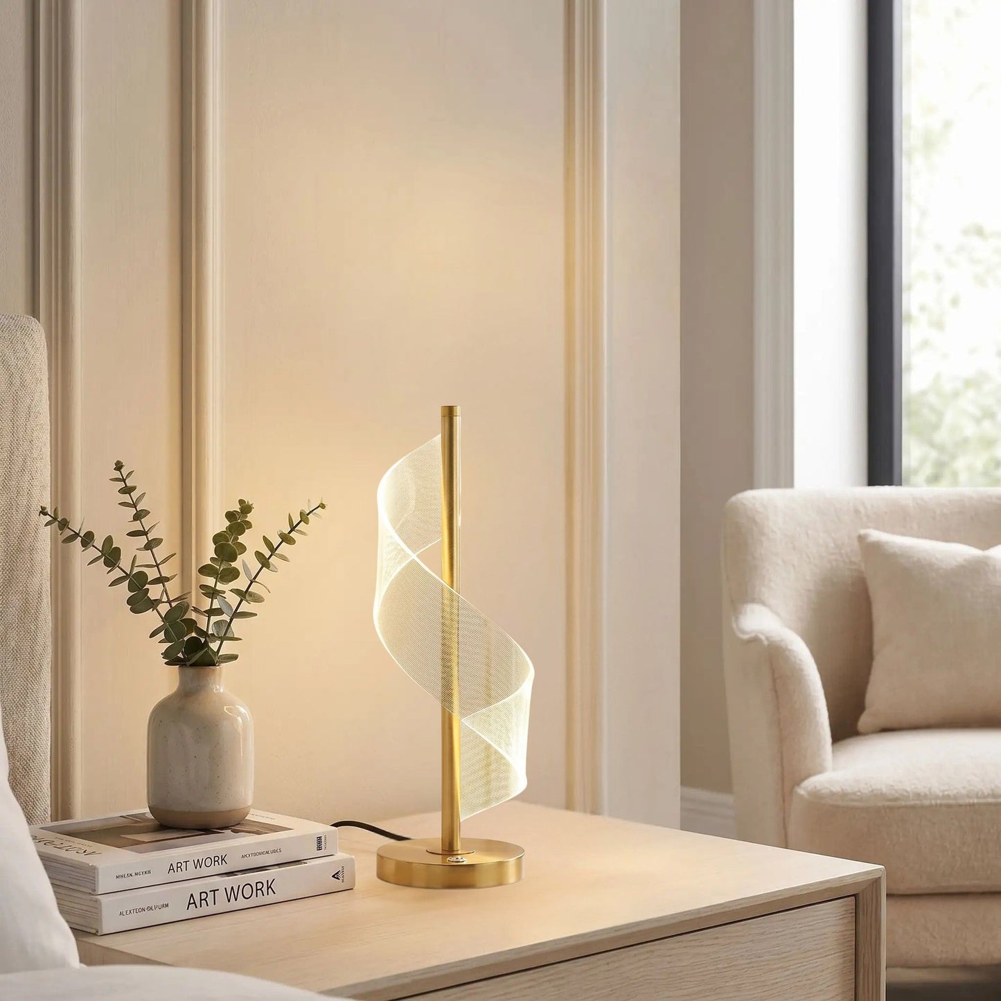 lampe table grande sejour avec plante spirale doree tactile
