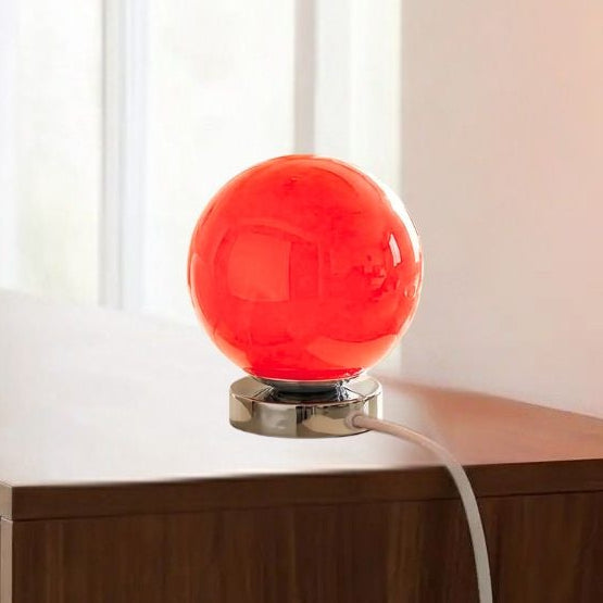 lampe table rouge vu rapproche petite spherique led space age