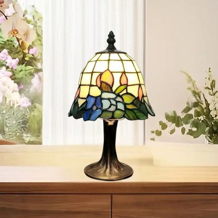 lampe table sejour avec fleur vue rapproche tiffany floral