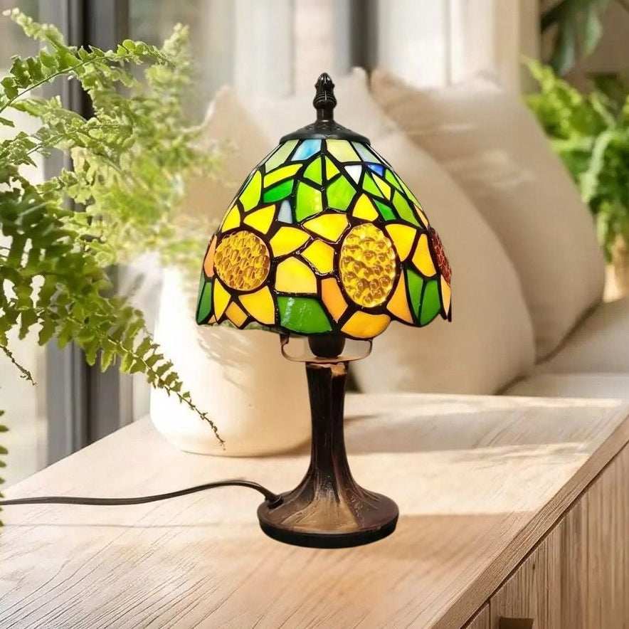 lampe table sejour avec soleil vue rapproche tiffany tournesol