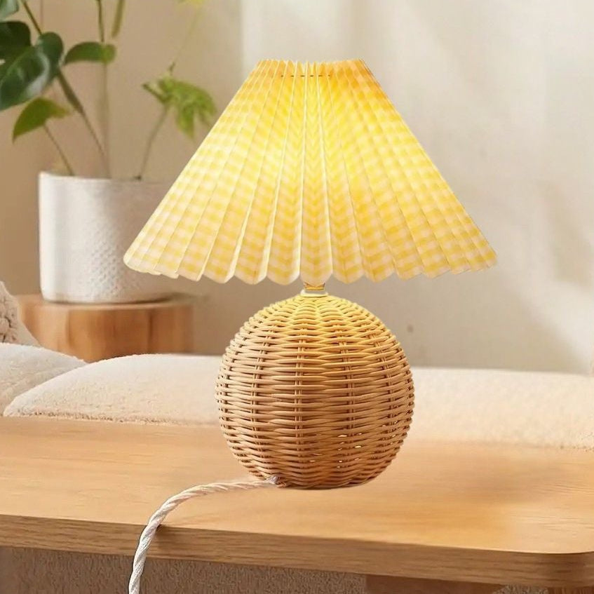 lampe table sejour boheme vue rapproche rotin et bambou tresse