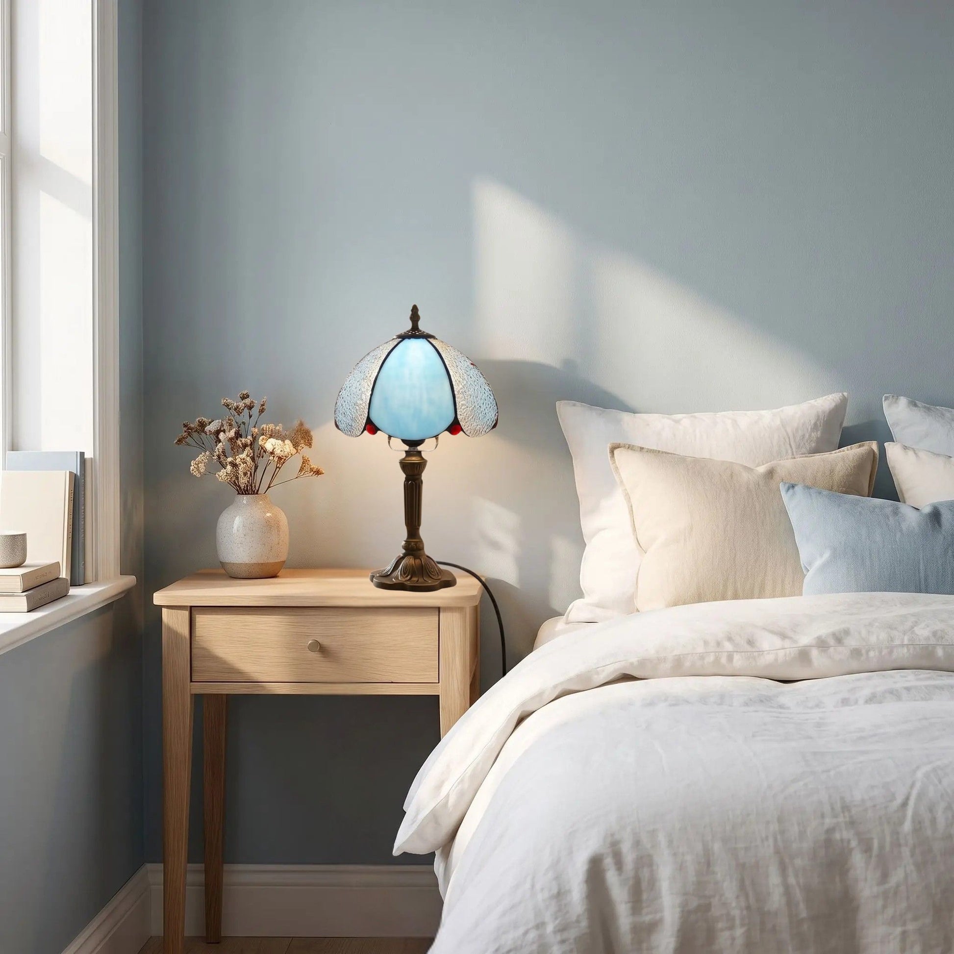 lampes à poser chevet et lit style tiffany vitrail givre bleu et blanc