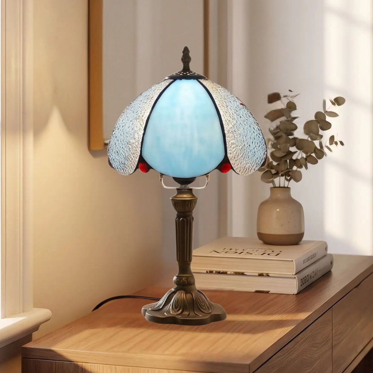 lampes à poser console sejour vu rapproche style tiffany vitrail givre bleu et blanc