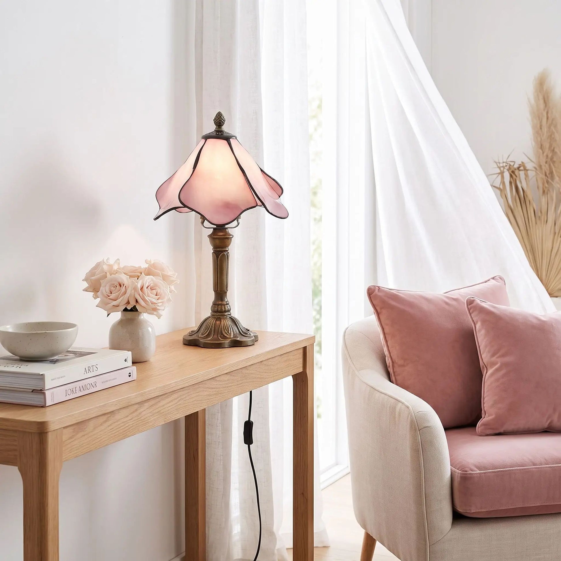 lampes à poser sejour style tiffany vitrail petale rose