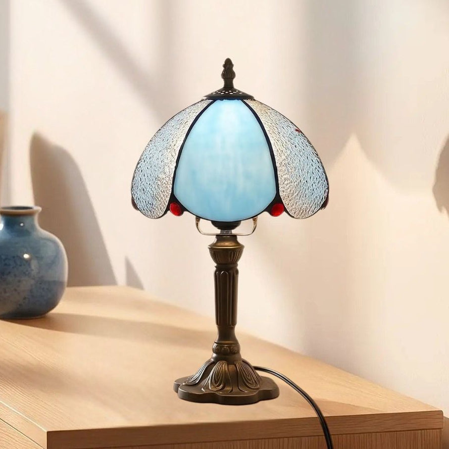 lampes à poser sejour vu rapproche style tiffany vitrail givre bleu et blanc