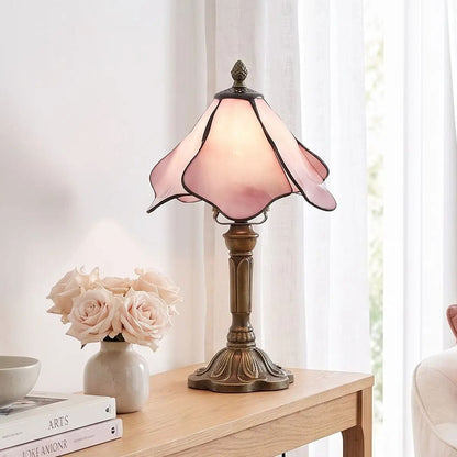 lampes à poser sejour vu rapproche style tiffany vitrail petale rose