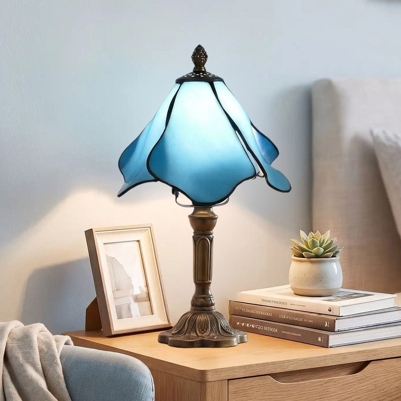 lampes à poser table chevet vu rapproche style tiffany vitrail petale bleu