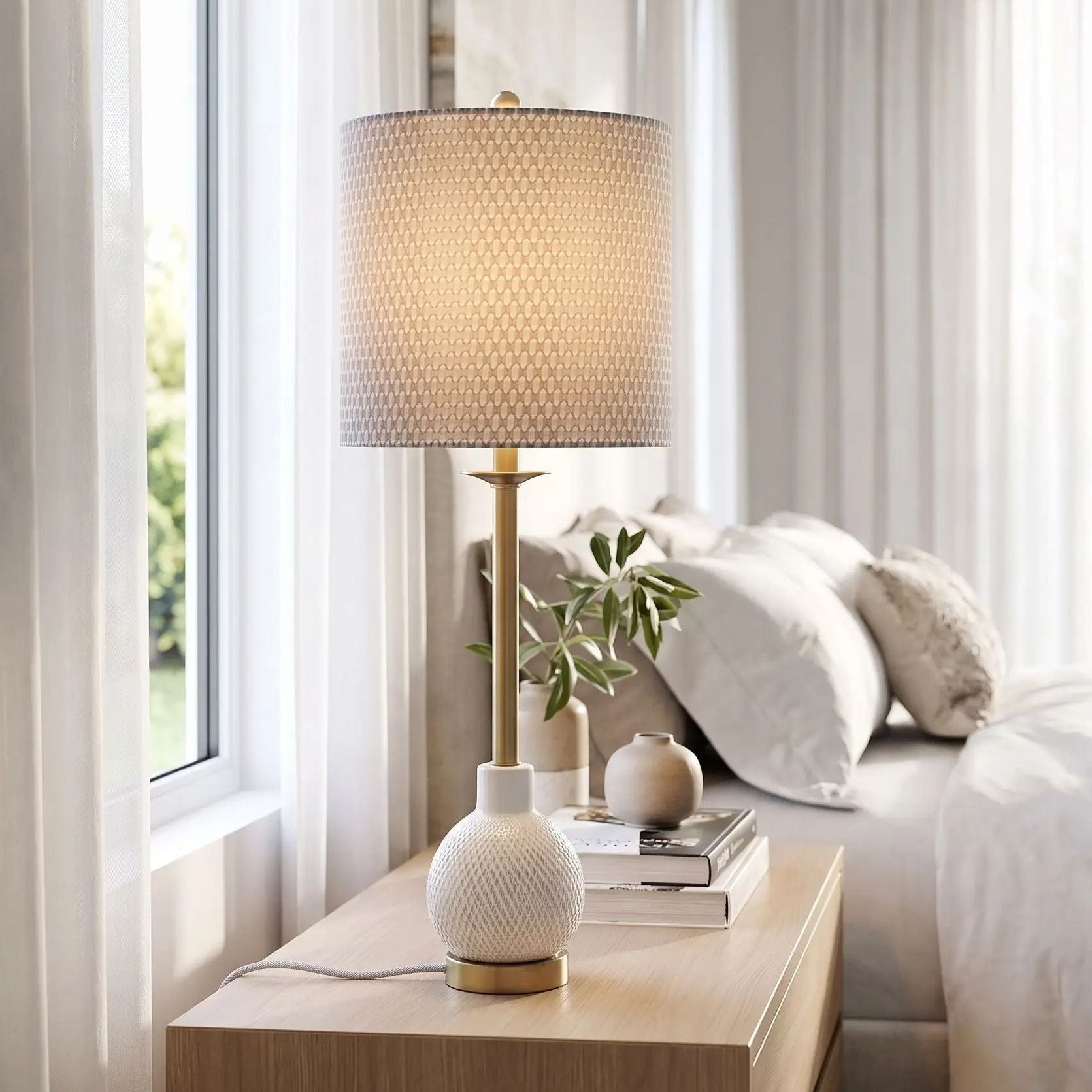 lampes de chevet chambre avec livres vu rapproche moderne chic ceramique doree