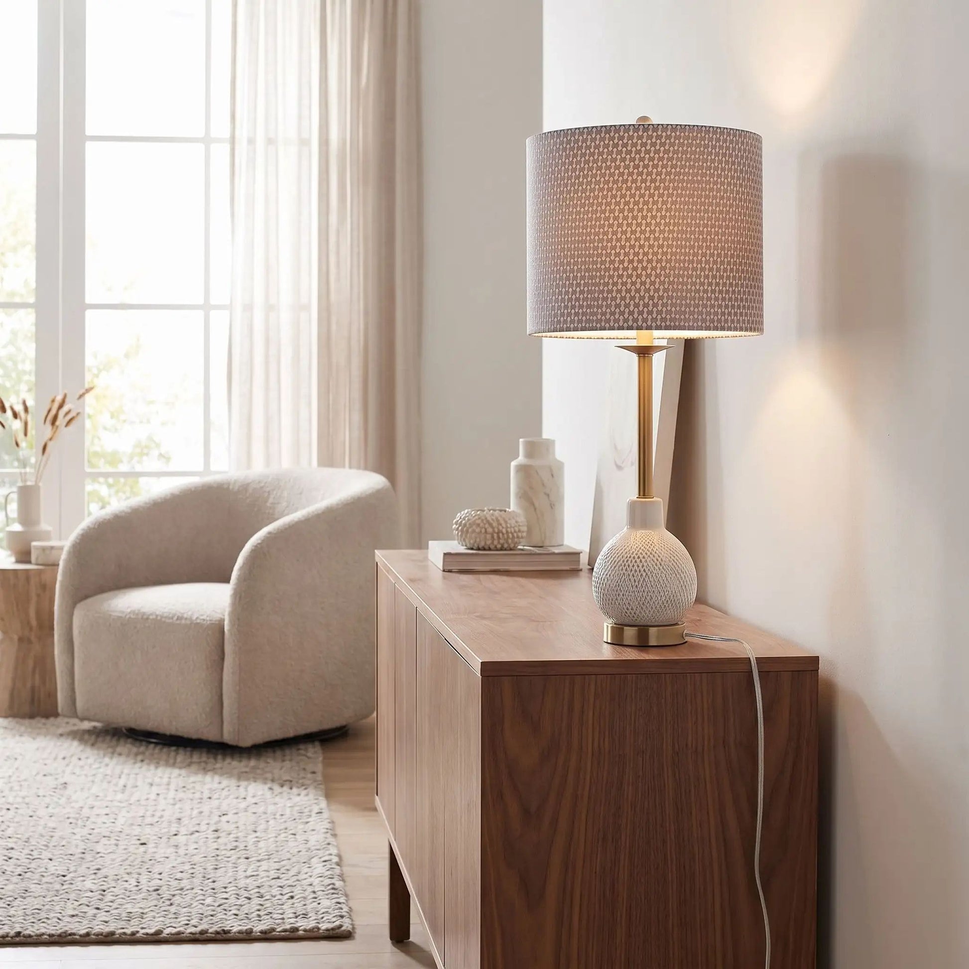 lampes de chevet sejour avec fauteuil moderne chic ceramique doree