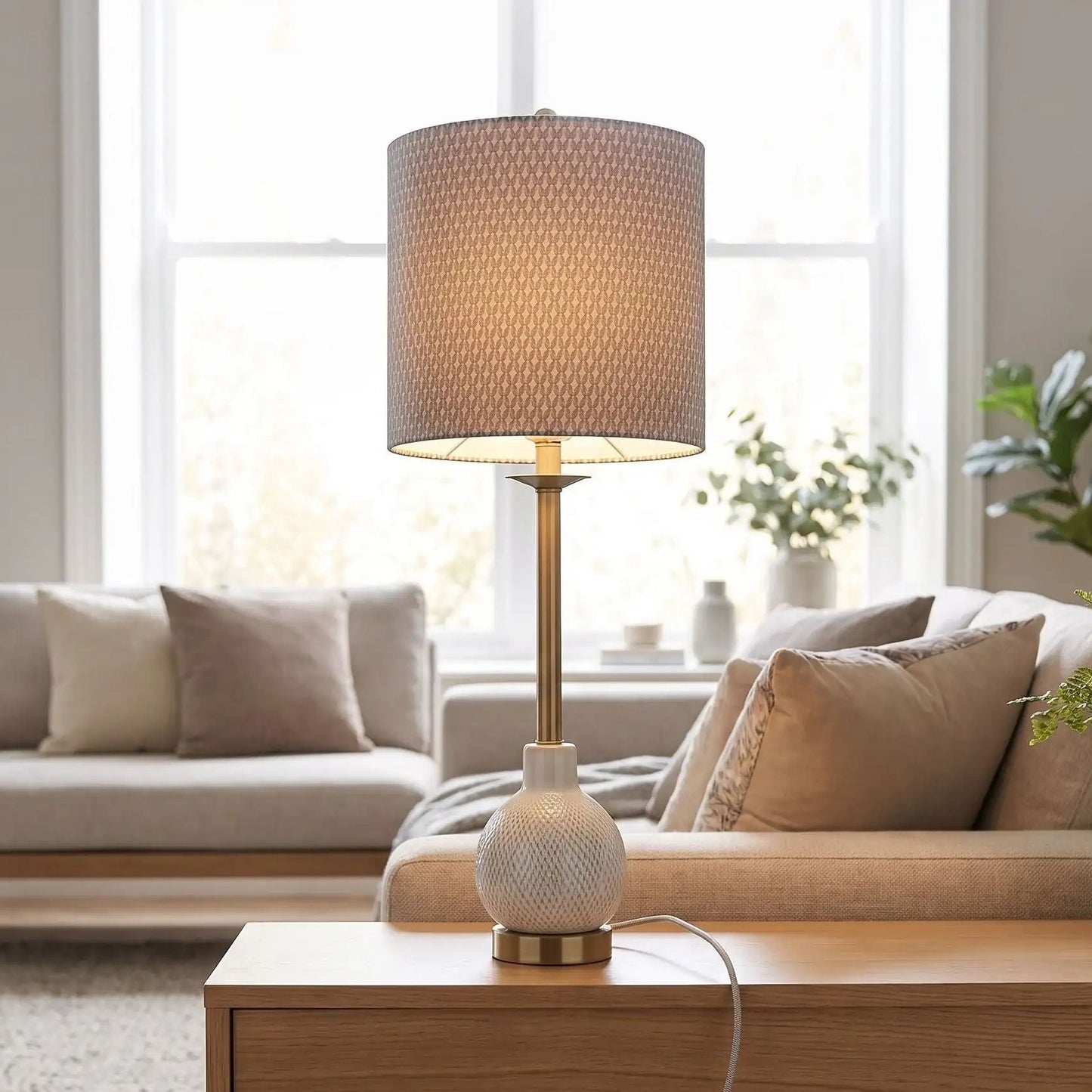 lampes de chevet sejour avec plante vu rapproche moderne chic ceramique doree