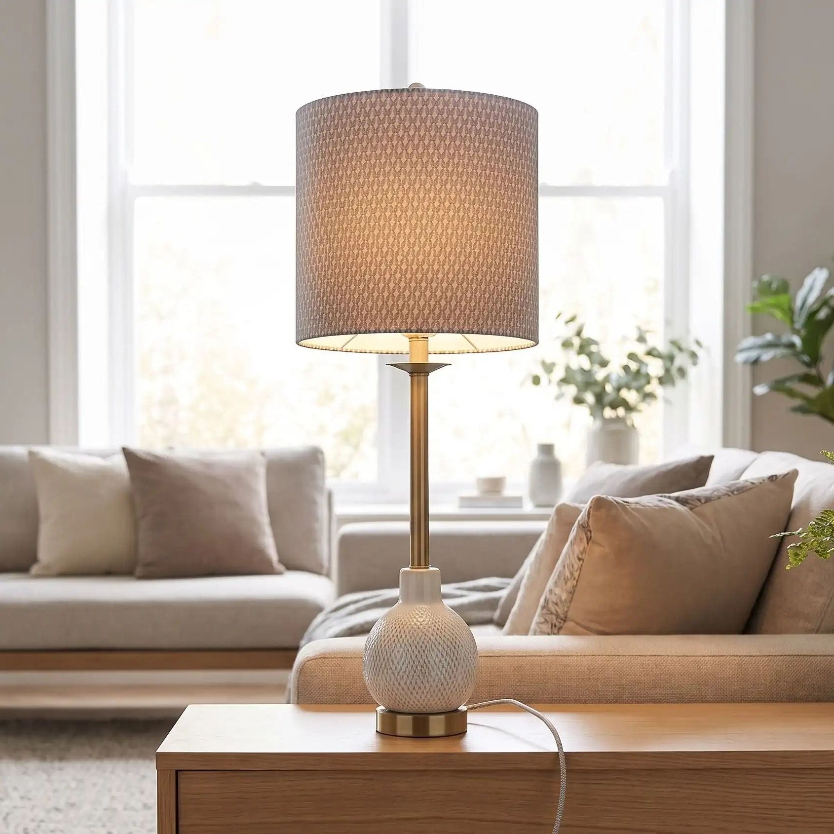 lampes de chevet sejour avec plante vu rapproche moderne chic ceramique doree