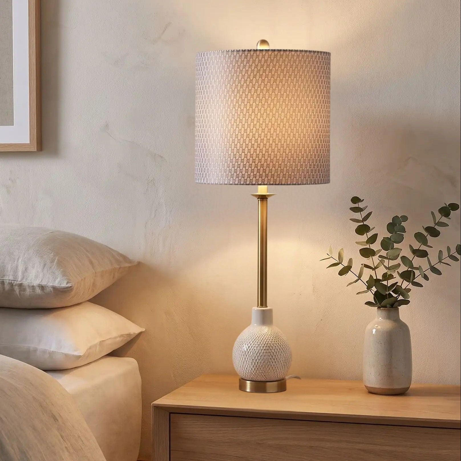 lampes de chevet sur table chevet vu rapproche moderne chic ceramique doree