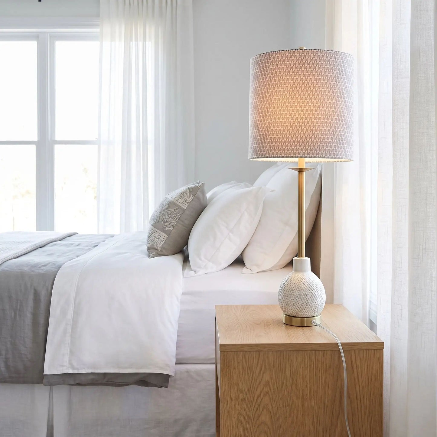 lampes de chevet sur table moderne chic ceramique doree
