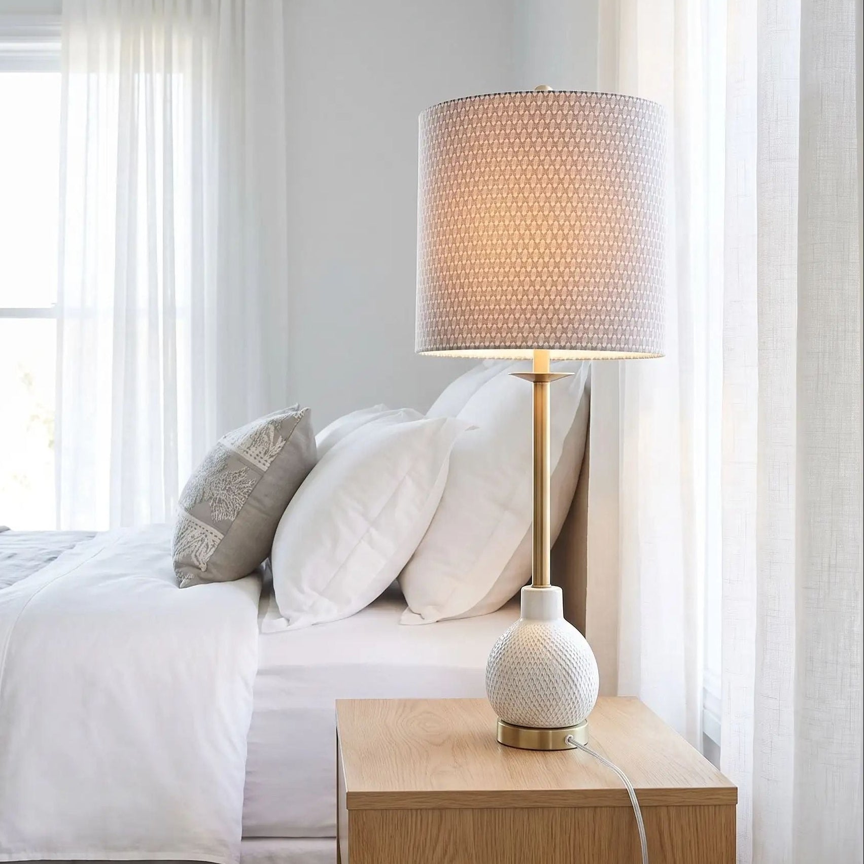 lampes de chevet sur table vu rapproche moderne chic ceramique doree